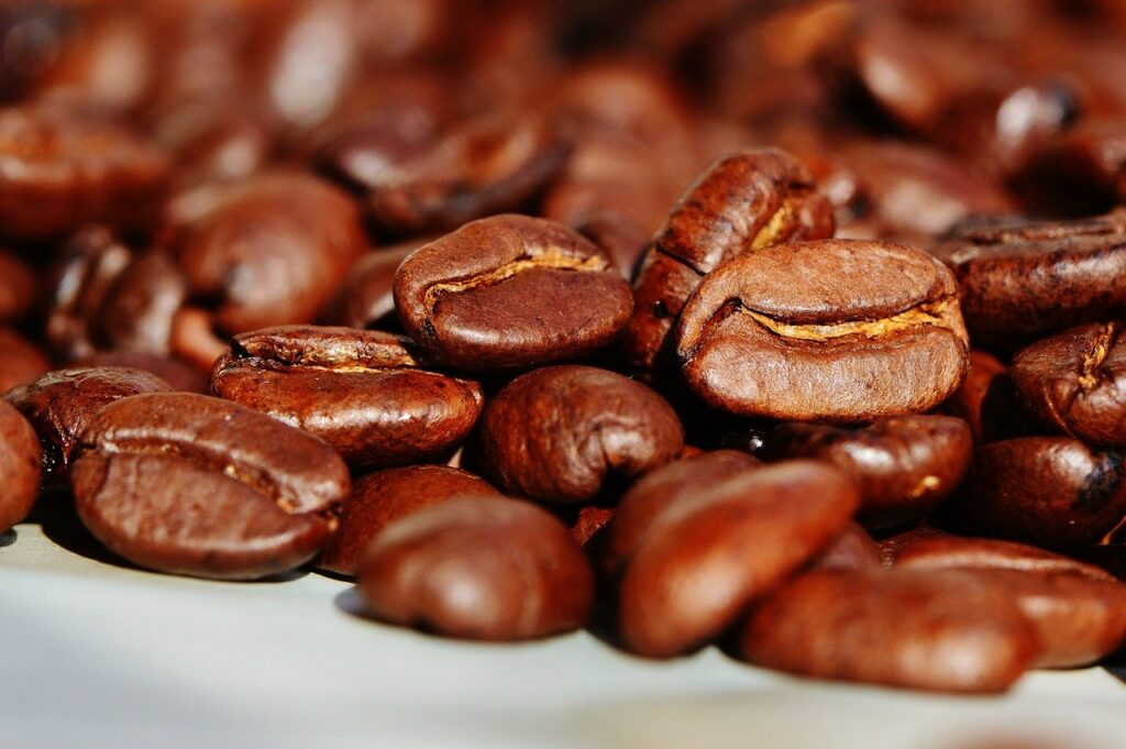 Kaffeebohnen frisch lecker So reinigen und pflegen Sie eine Espressomaschine