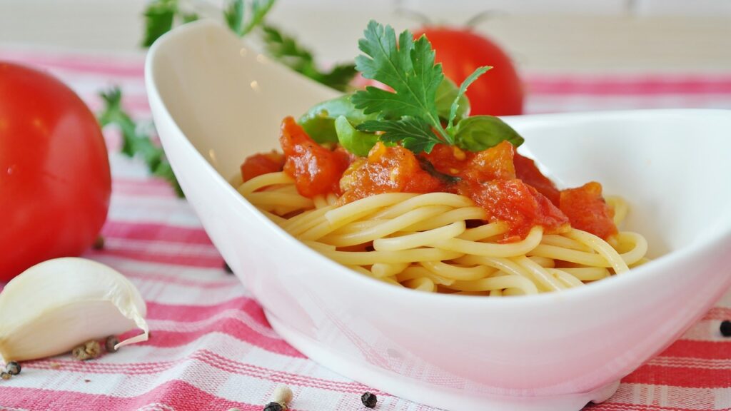 Spaghetti mit Tomatensauce Welche Saucen können bei einer Diät nützlich sein