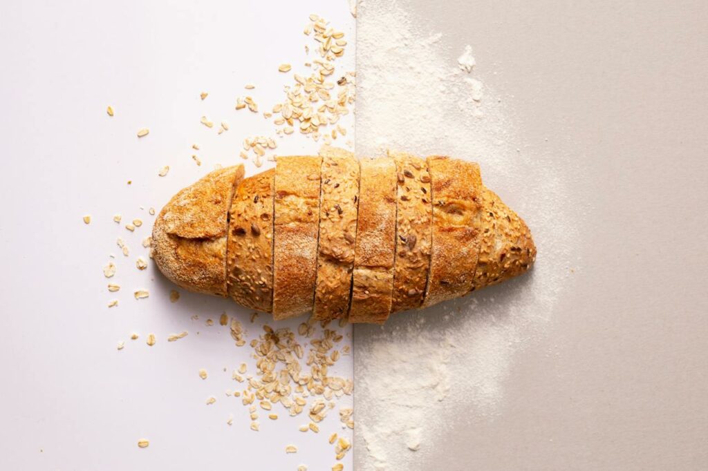 Brot geschnitten Mehl Warum Trockenhefe im Brotbackautomat